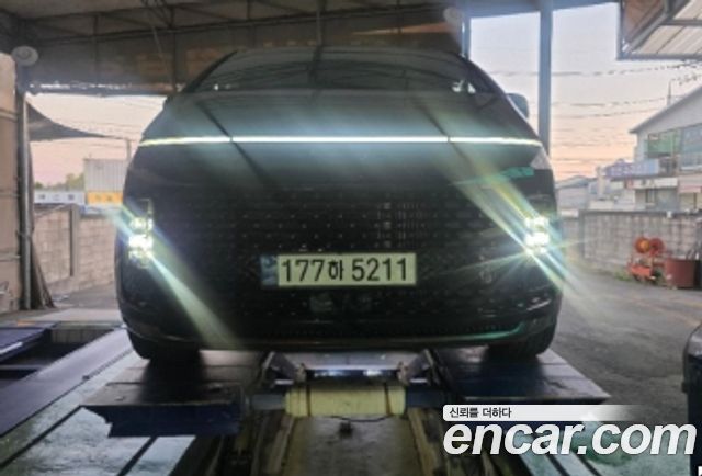 Hyundai Staria HEV 1.6 Lounge 9-Seater Prestige 2025 — фото 1