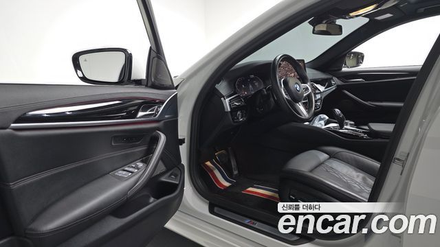 BMW 5 Series (G30) 530i xDrive M Sport Package 2023 — фото 10
