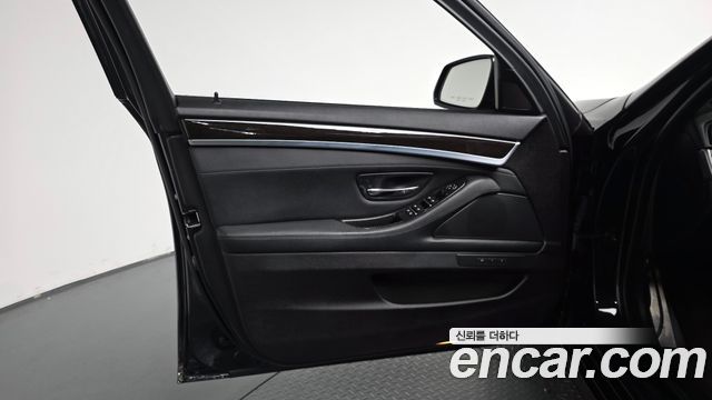 BMW 5 Series (F10) 528i 2015 — фото 24