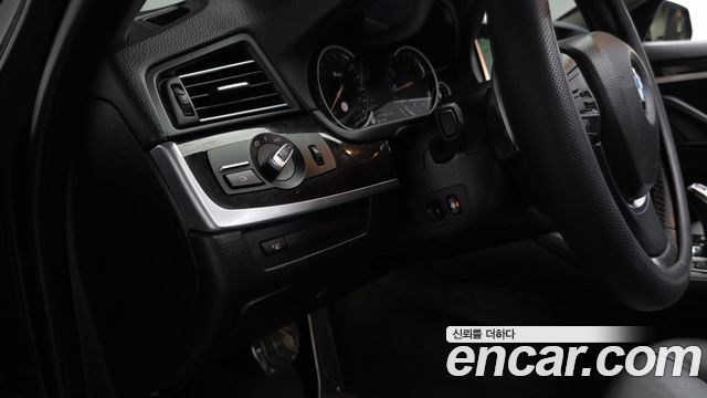 BMW 5 Series (F10) 528i 2015 — фото 39