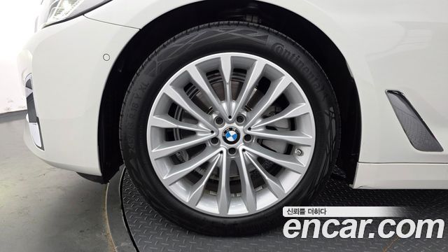 BMW 5 Series (G30) 520i Luxury 2023 — фото 5