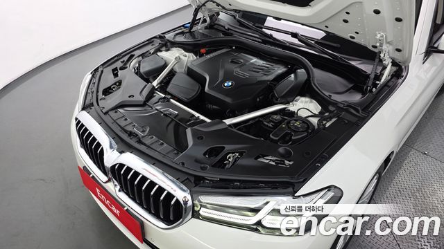 BMW 5 Series (G30) 520i Luxury 2023 — фото 6