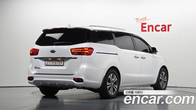 Kia Carnival 9-Seater Luxury 2019 — фото 2