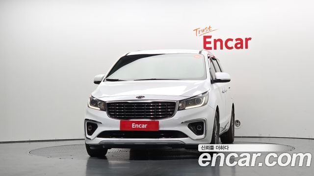 Kia Carnival 9-Seater Luxury 2019 — фото 3