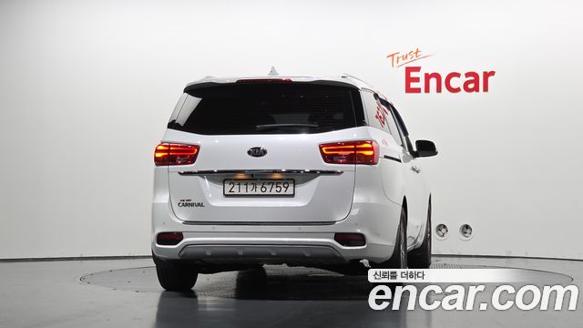 Kia Carnival 9-Seater Luxury 2019 — фото 4