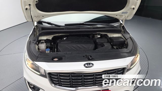 Kia Carnival 9-Seater Luxury 2019 — фото 6