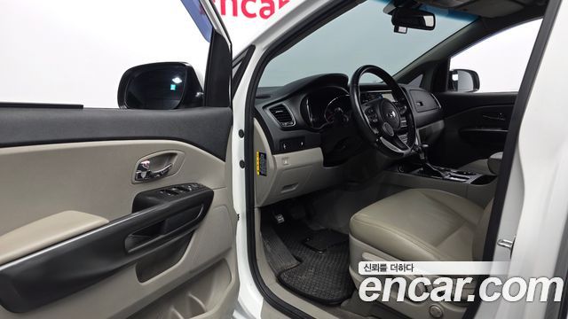 Kia Carnival 9-Seater Luxury 2019 — фото 10
