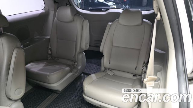 Kia Carnival 9-Seater Luxury 2019 — фото 12