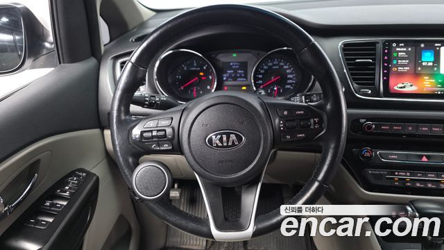 Kia Carnival 9-Seater Luxury 2019 — фото 13