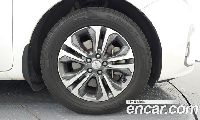 Kia Carnival 9-Seater Luxury 2019 — фото 21