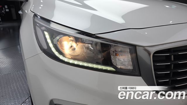 Kia Carnival 9-Seater Luxury 2019 — фото 22