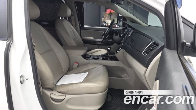 Kia Carnival 9-Seater Luxury 2019 — фото 26