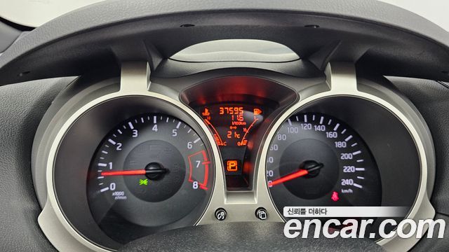 Nissan Juke 1.6 SV F15 2015 — фото 8