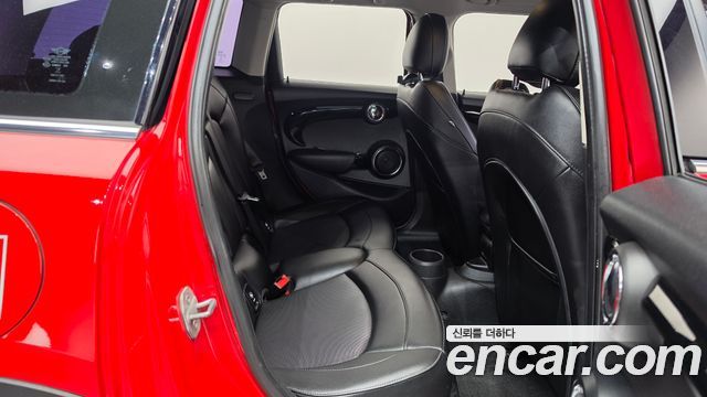 MINI Cooper 5Door HIGH 3rd 2015 — фото 12