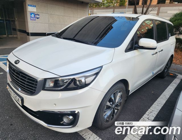 Kia Carnival 9-seater Luxury