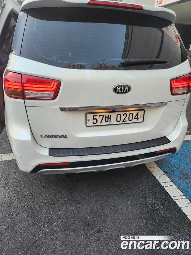 Kia Carnival 9-seater Luxury 2016 — фото 3