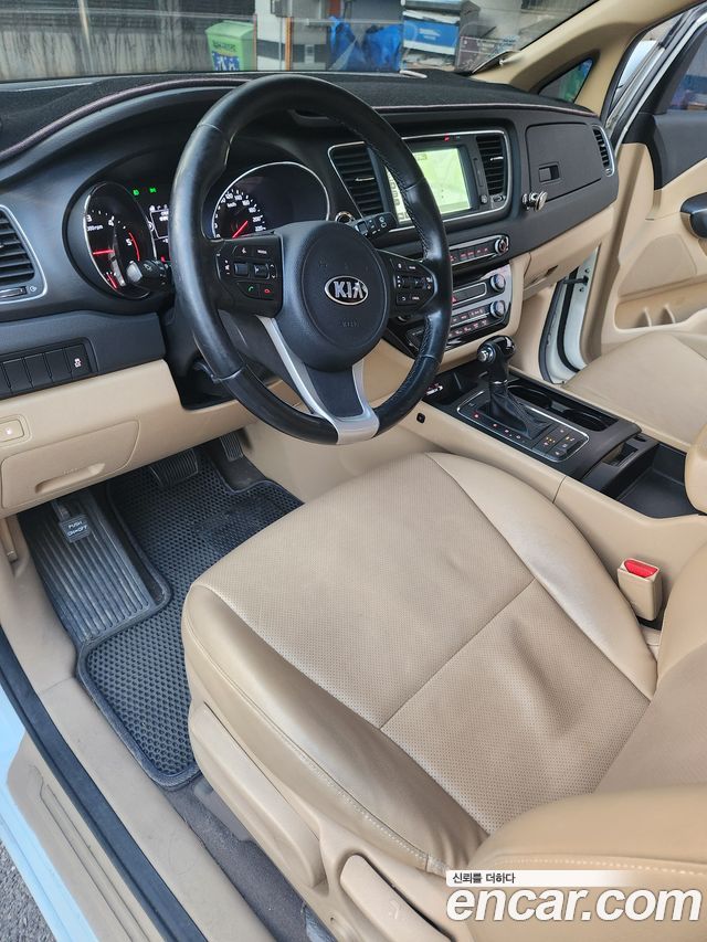 Kia Carnival 9-seater Luxury 2016 — фото 5