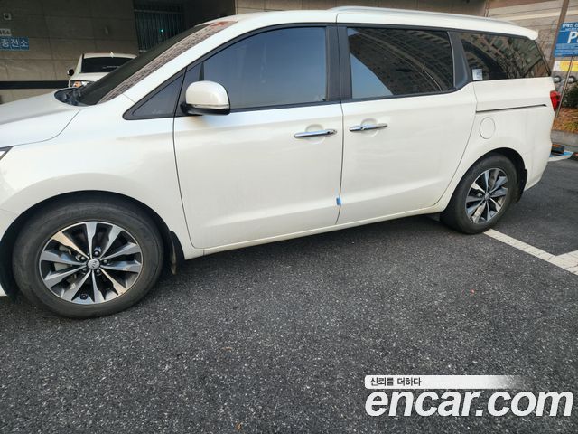 Kia Carnival 9-seater Luxury 2016 — фото 6