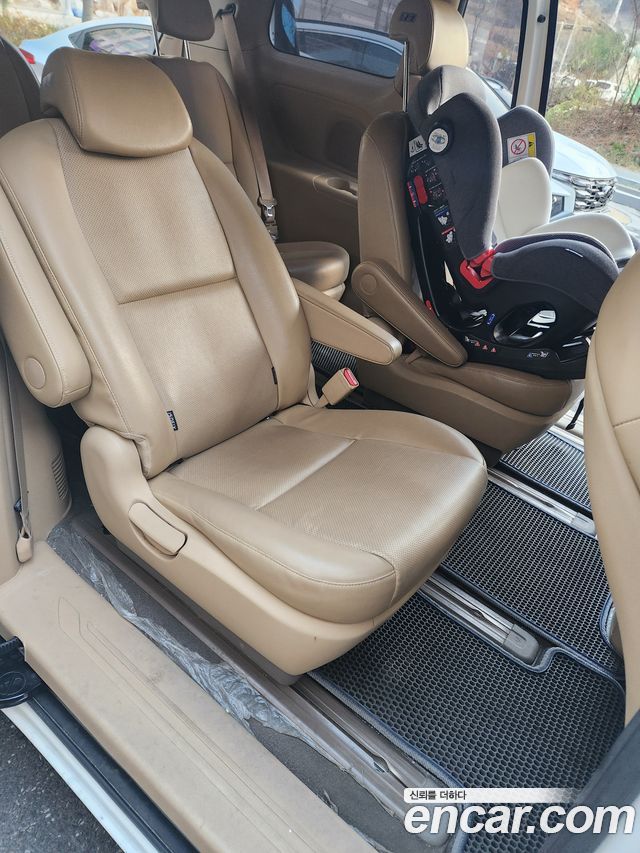 Kia Carnival 9-seater Luxury 2016 — фото 9