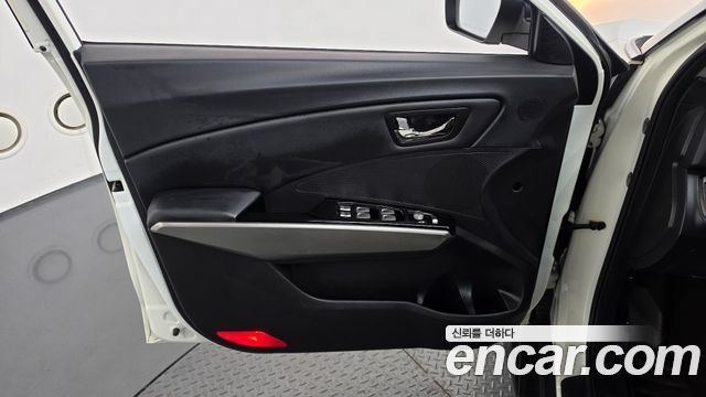 KG Mobility (SsangYong) Tivoli Diesel LX 2WD 2016 — фото 24