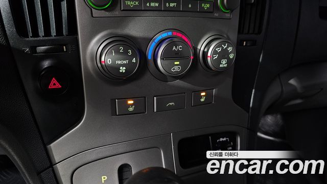 Hyundai Grand Starex 5-Seater VAN CVX Luxury 2012 — фото 16