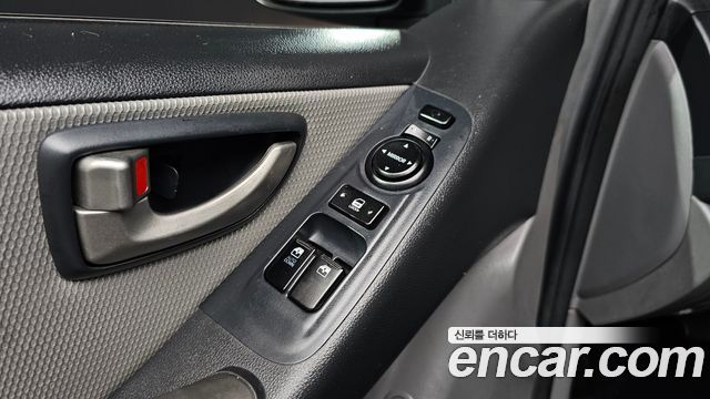 Hyundai Grand Starex 5-Seater VAN CVX Luxury 2012 — фото 18