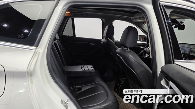 BMW X1 (F48) xDrive 18d 2017 — фото 11