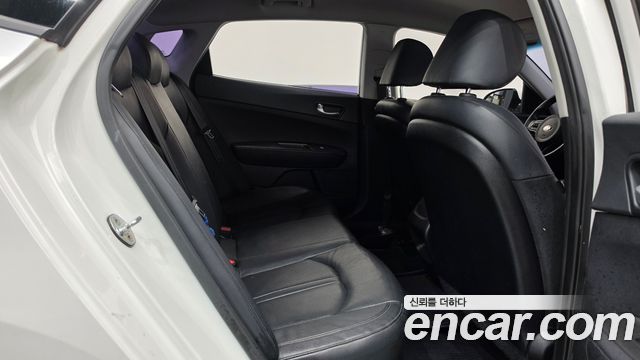 Kia K5 (II) LPI MX Prestige 2017 — фото 12