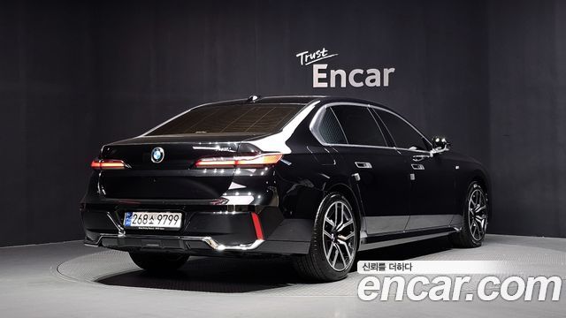 BMW 7 Series (G70) 740i sDrive M Sport 2023 — фото 2