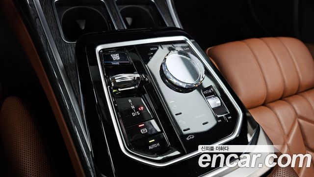 BMW 7 Series (G70) 740i sDrive M Sport 2023 — фото 9
