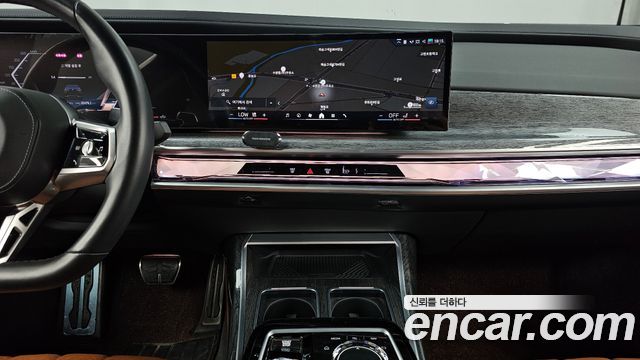 BMW 7 Series (G70) 740i sDrive M Sport 2023 — фото 14