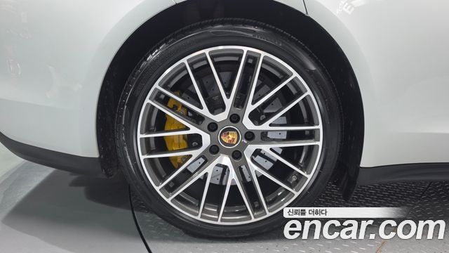 Porsche Panamera (971) 4.0 Turbo S E-Hybrid 2023 — фото 5