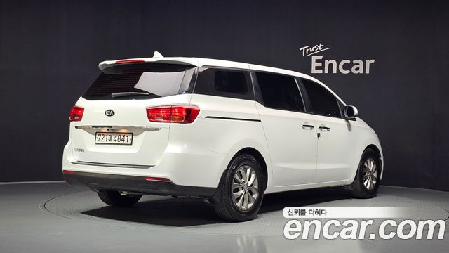 Kia Carnival 11-Seater Deluxe 2020 — фото 2
