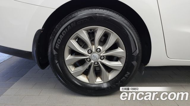 Kia Carnival 11-Seater Deluxe 2020 — фото 5