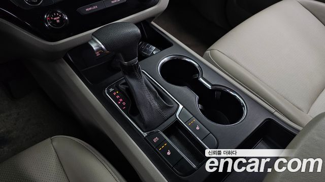 Kia Carnival 11-Seater Deluxe 2020 — фото 9
