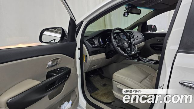Kia Carnival 11-Seater Deluxe 2020 — фото 10