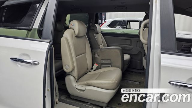 Kia Carnival 11-Seater Deluxe 2020 — фото 12