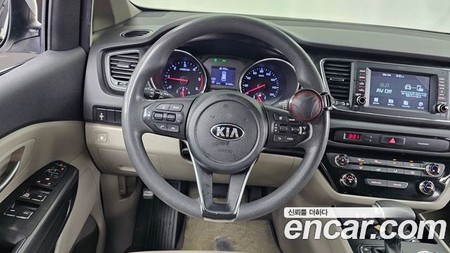 Kia Carnival 11-Seater Deluxe 2020 — фото 13