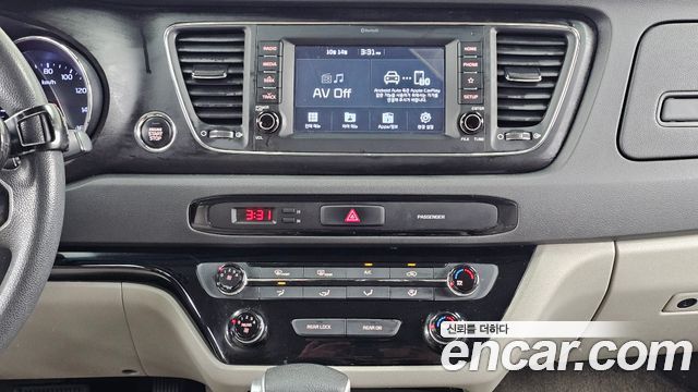 Kia Carnival 11-Seater Deluxe 2020 — фото 14