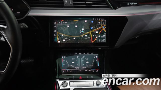 Audi e-tron 55 Quattro 2021 — фото 13