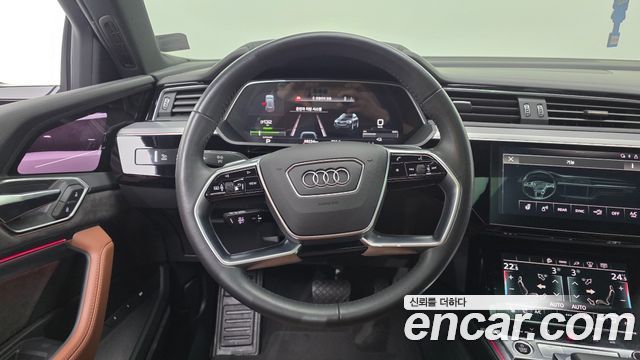 Audi e-tron 55 Quattro 2021 — фото 14
