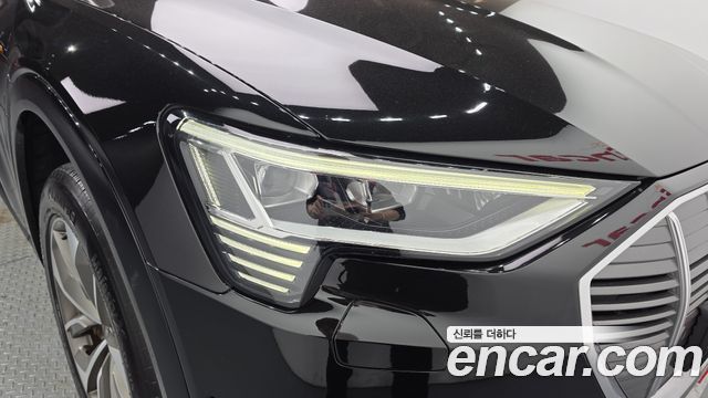 Audi e-tron 55 Quattro 2021 — фото 22
