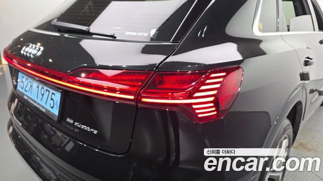 Audi e-tron 55 Quattro 2021 — фото 23