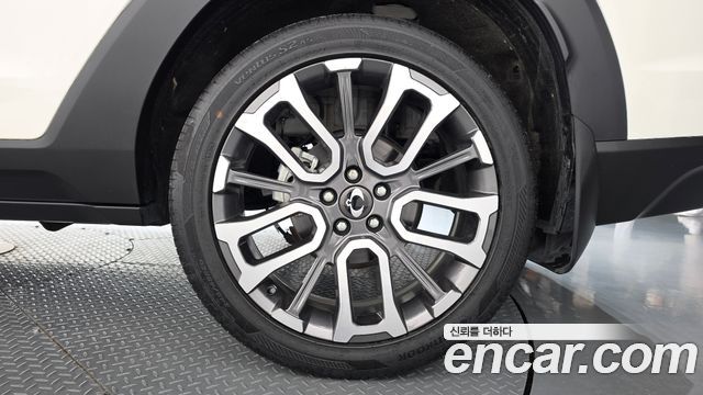 KG Mobility (SsangYong) Torres Gasoline 1.5 2WD TV7 2025 — фото 21