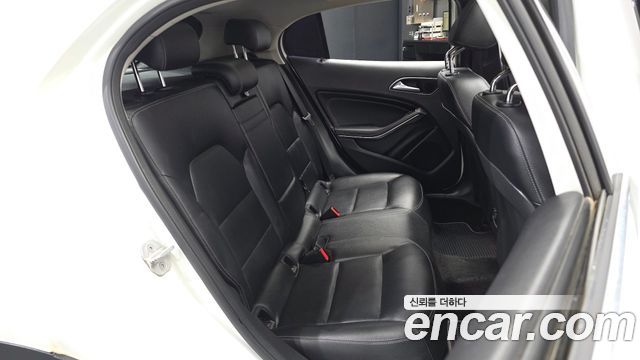 Mercedes-Benz GLA-Class (X156) GLA200 d 4MATIC 2016 — фото 12