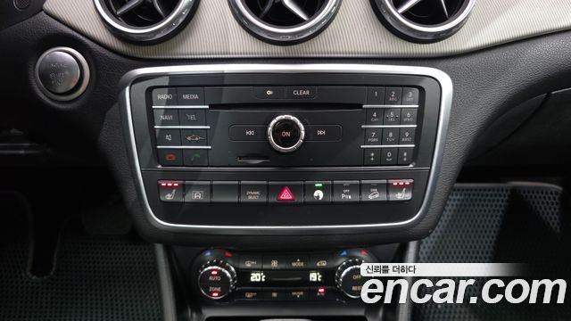 Mercedes-Benz GLA-Class (X156) GLA200 d 4MATIC 2016 — фото 16