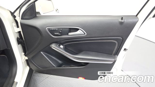 Mercedes-Benz GLA-Class (X156) GLA200 d 4MATIC 2016 — фото 24