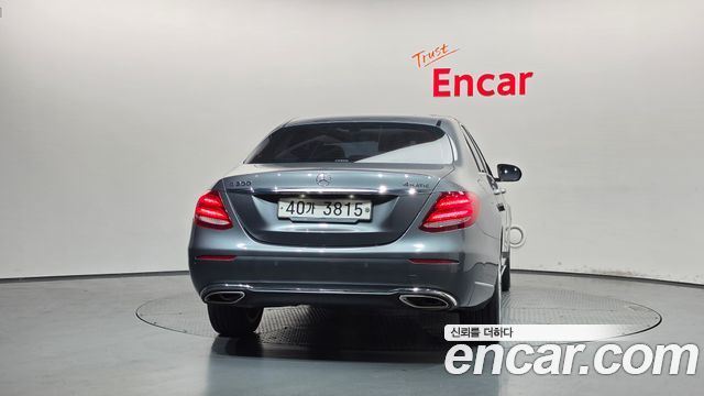 Mercedes-Benz E-Class (W213) E300 4MATIC Exclusive 2019 — фото 4