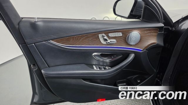 Mercedes-Benz E-Class (W213) E300 4MATIC Exclusive 2019 — фото 24