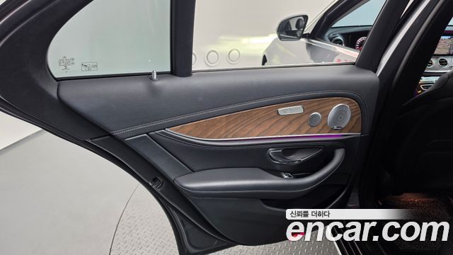 Mercedes-Benz E-Class (W213) E300 4MATIC Exclusive 2019 — фото 25